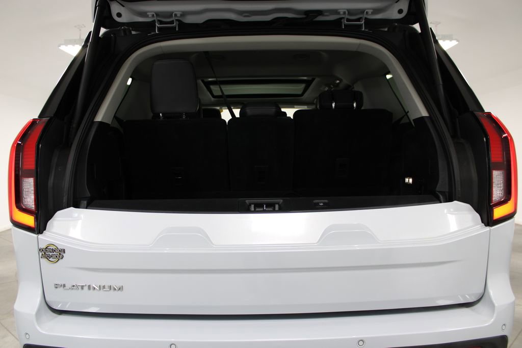 Used 2025 Ford Expedition Platinum image 18