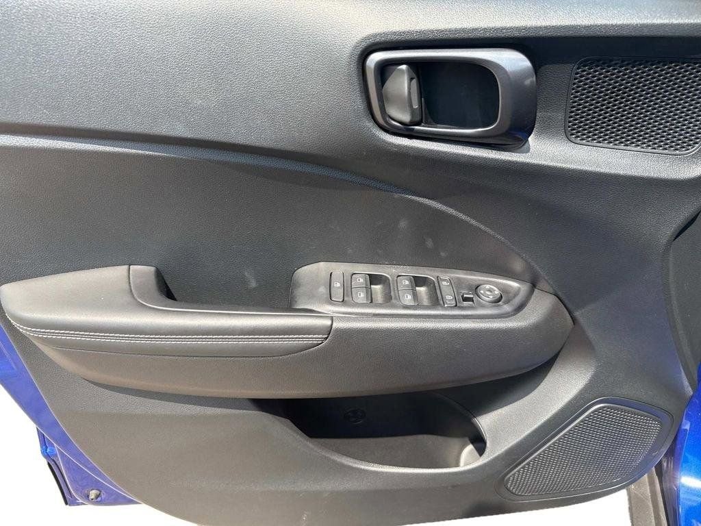 Used 2024 Hyundai Venue Limited image 7