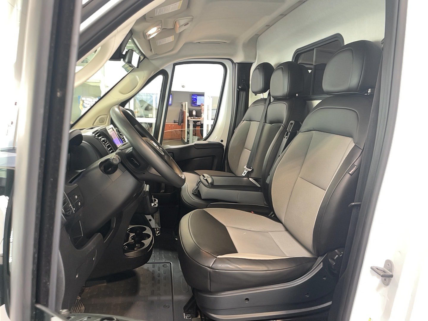 Used 2025 RAM ProMaster 3500 w/ Safety Group FWD image 6