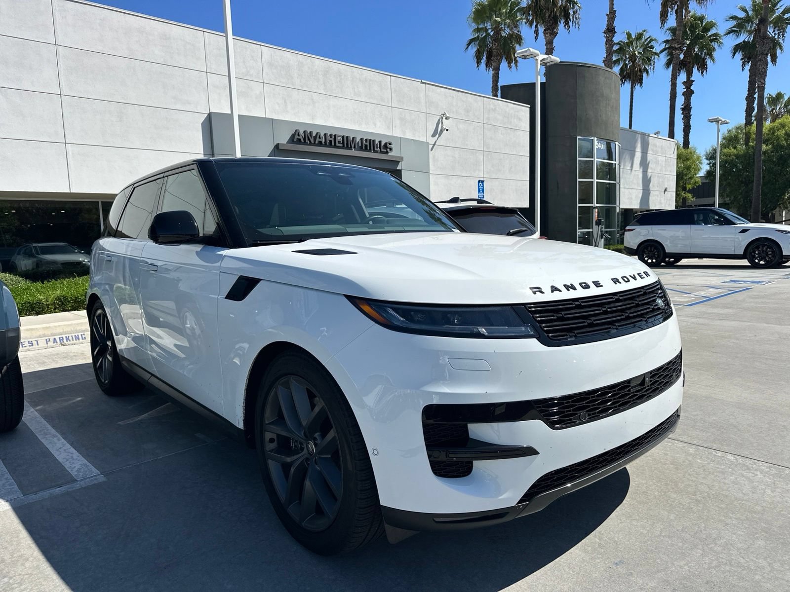 Used 2024 Land Rover Range Rover Sport SE AWD/4WD image 2