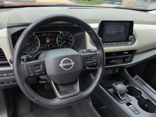 Used 2025 Nissan Rogue SV FWD image 12