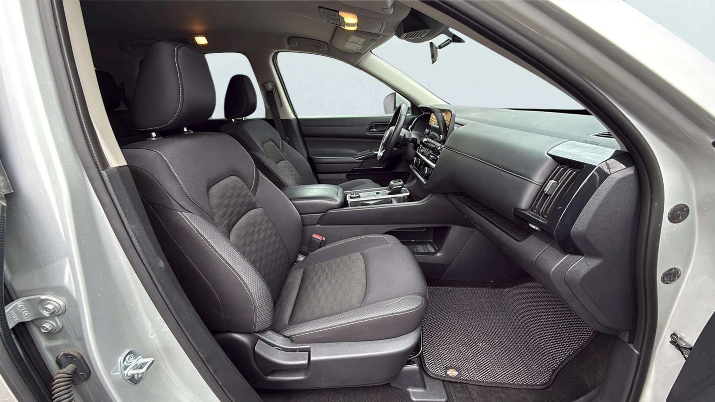 Used 2024 Nissan Pathfinder SV AWD/4WD image 18
