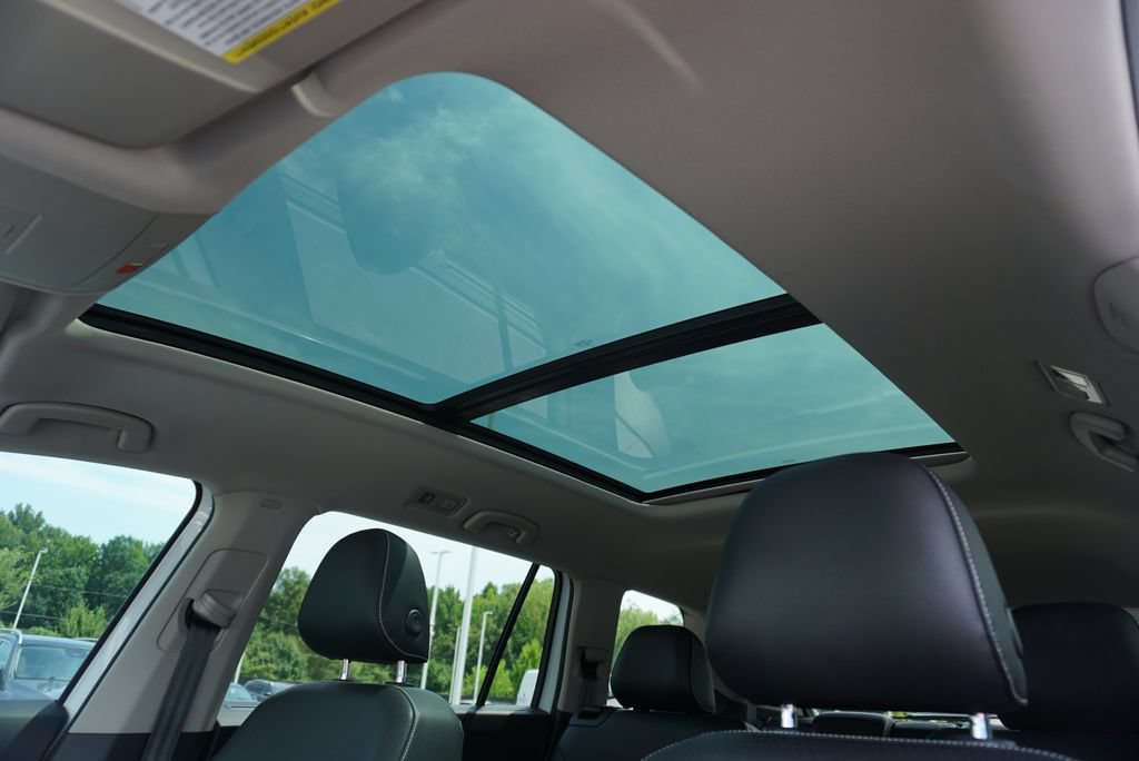 Used 2021 Volkswagen Atlas SE w/ Panoramic Sunroof Package FWD image 14
