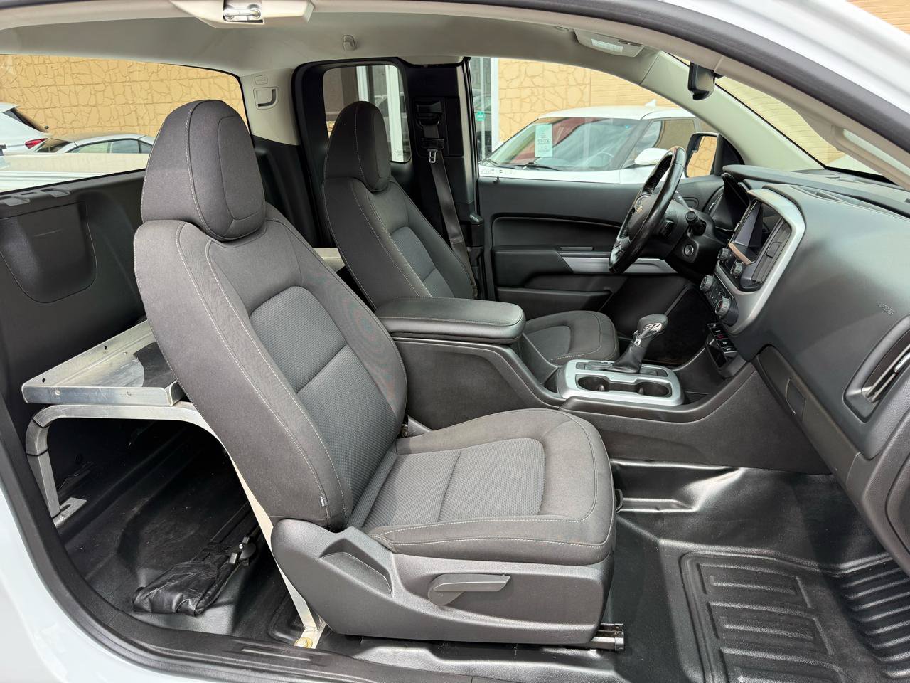 Used 2022 Chevrolet Colorado LT w/ Fleet Safety Package RWD image 17