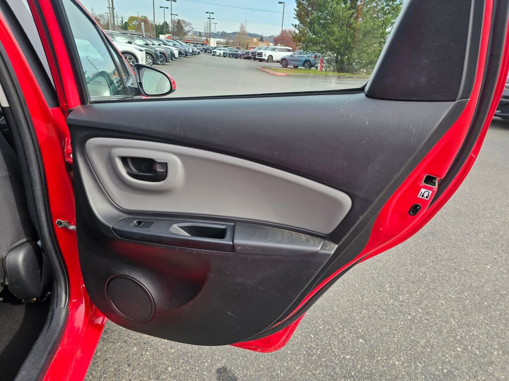 Used 2015 Toyota Yaris L image 14