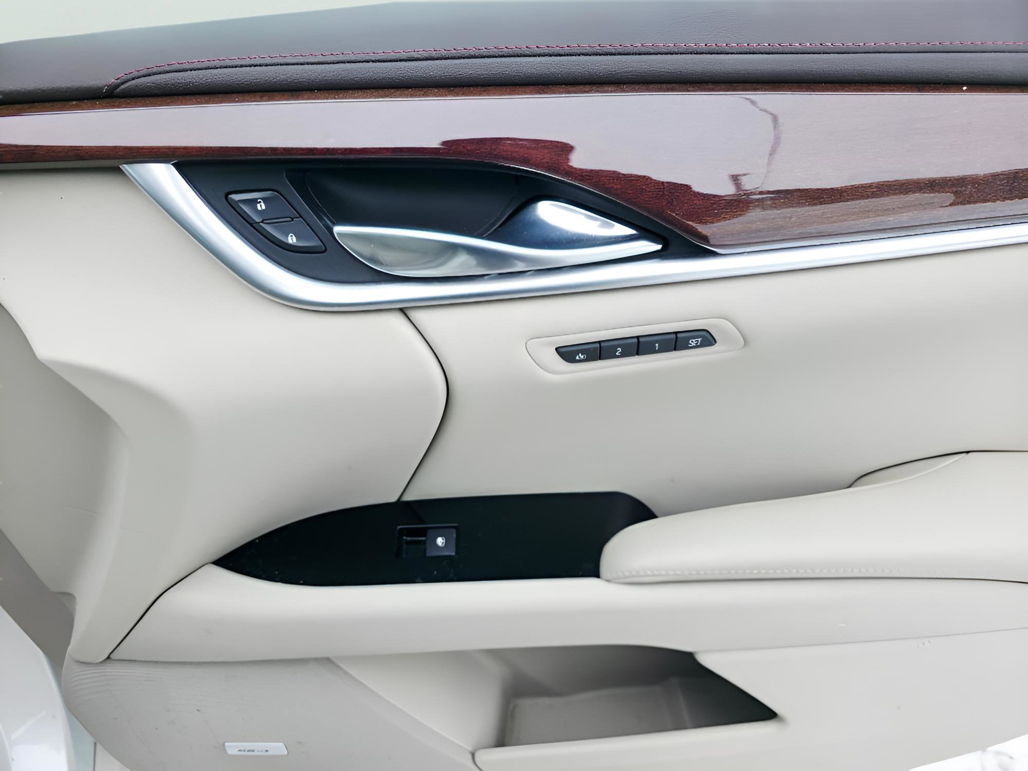 Used 2015 Cadillac XTS Premium image 17