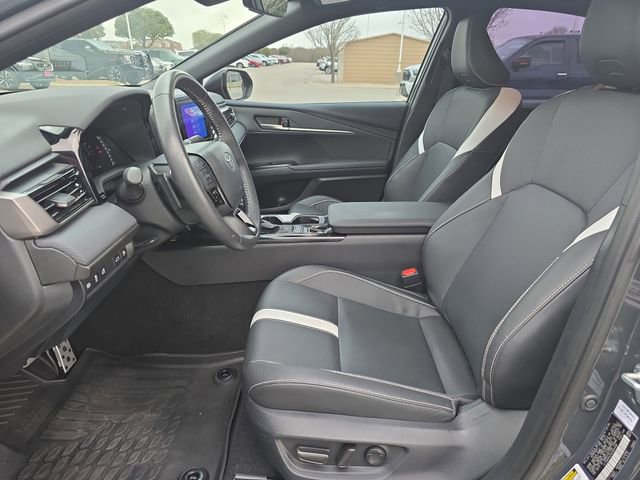 Used 2025 Toyota Camry SE w/ Convenience Package image 14