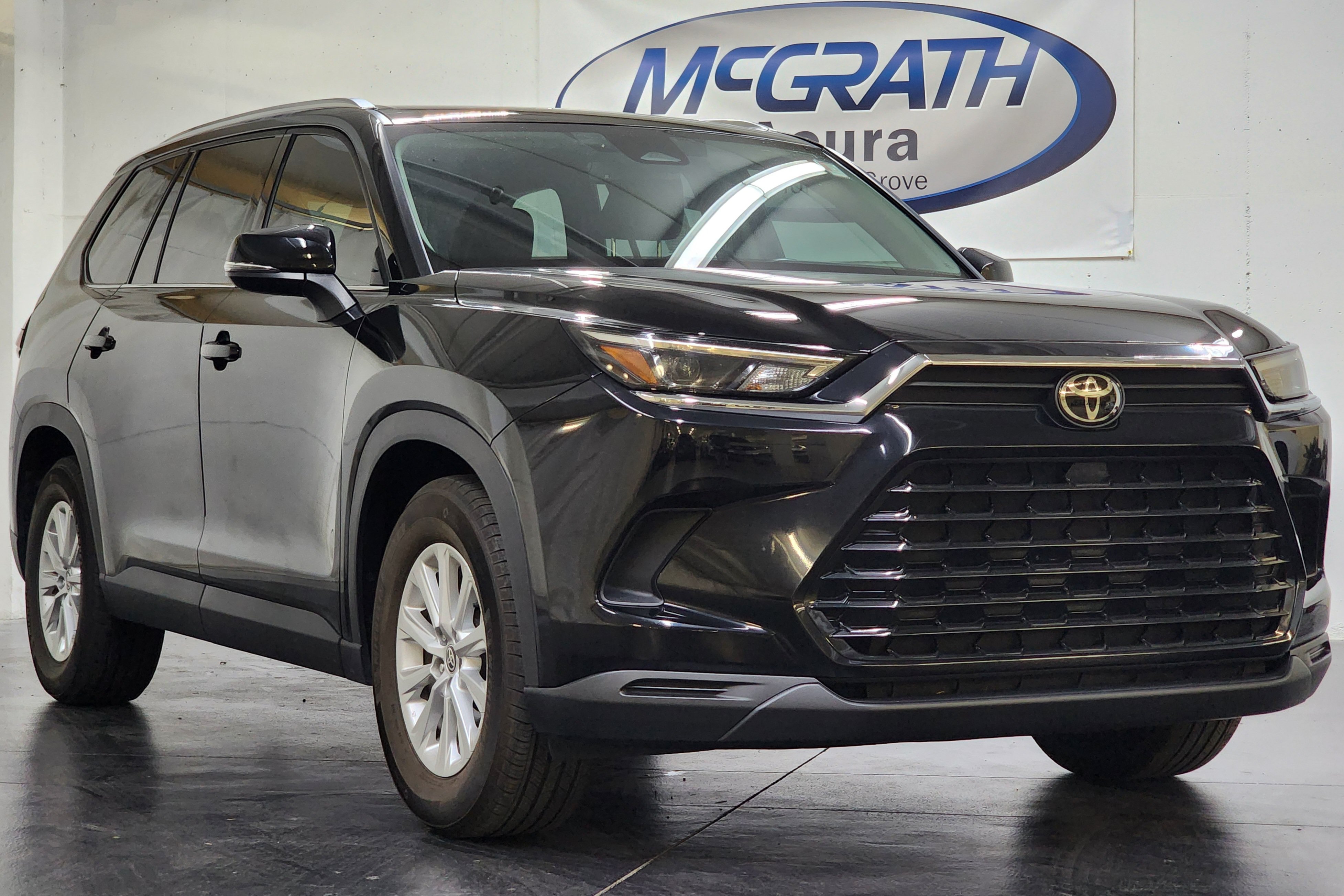 Used 2024 Toyota Grand Highlander AWD image 3
