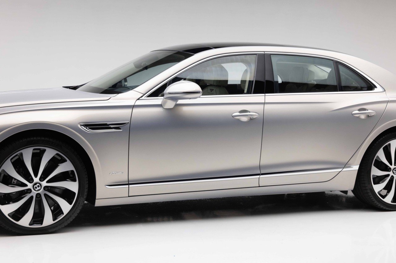 Used 2024 Bentley Flying Spur Azure AWD/4WD image 37