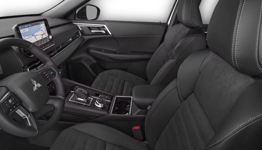 Used 2024 Mitsubishi Outlander SE image 5