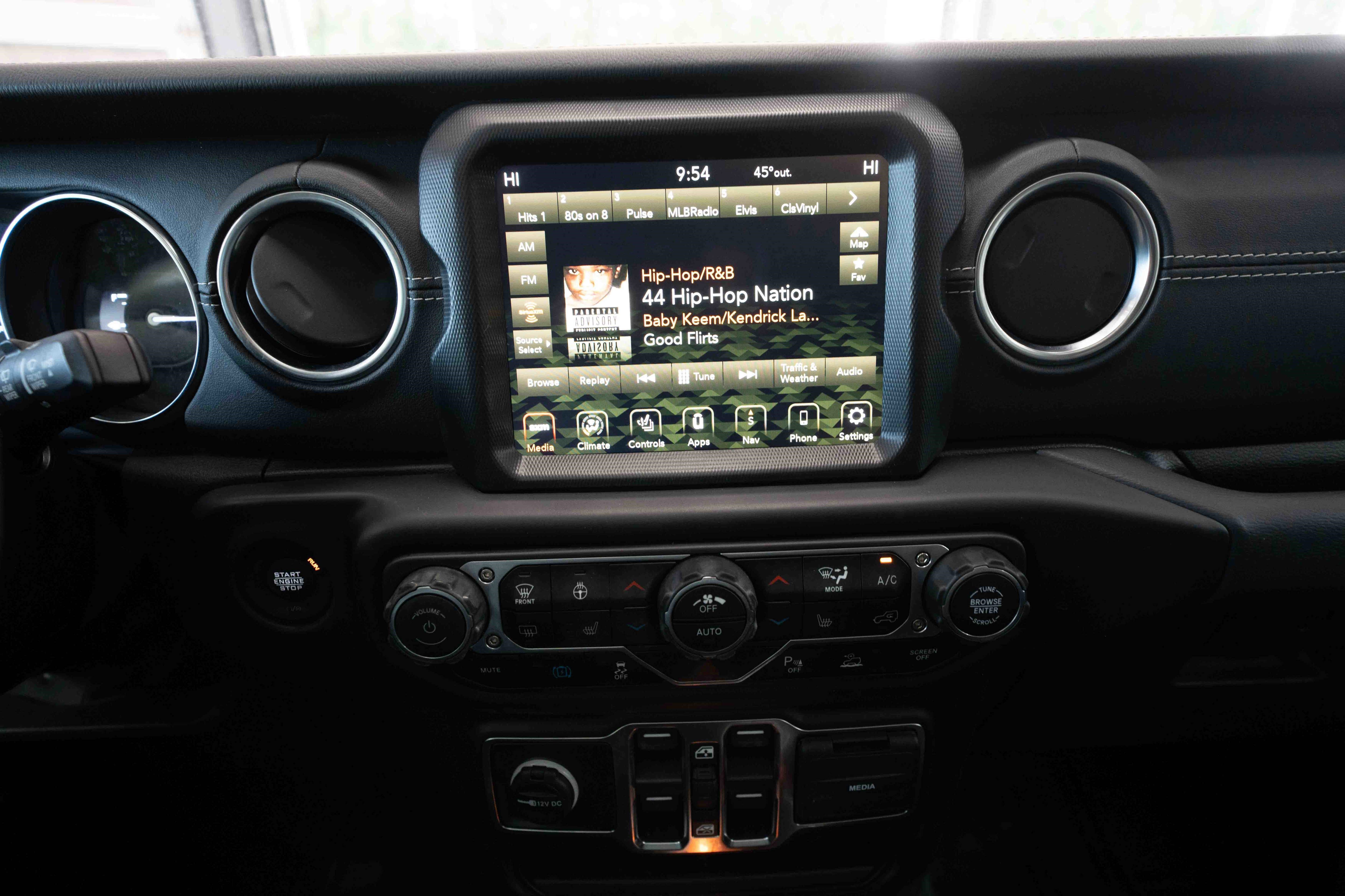 Used 2022 Jeep Wrangler Unlimited Sahara w/ Cold Weather Group image 17