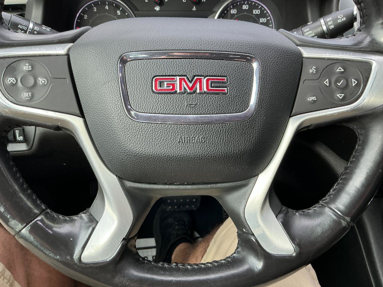 Used 2019 GMC Acadia SLE w/ LPO, Floor Liner Package FWD image 12