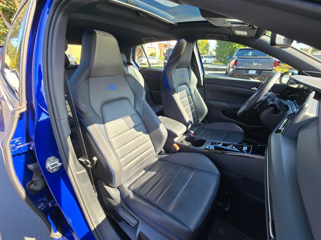 Used 2024 Volkswagen Golf R AWD/4WD image 7