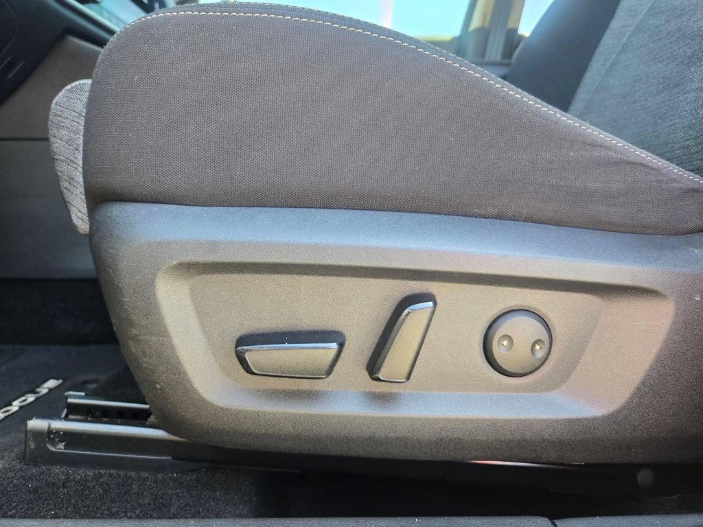 Used 2021 Nissan Rogue SV AWD/4WD image 13