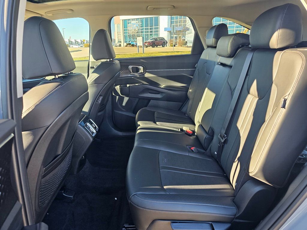 New 2026 Kia Sorento S image 7