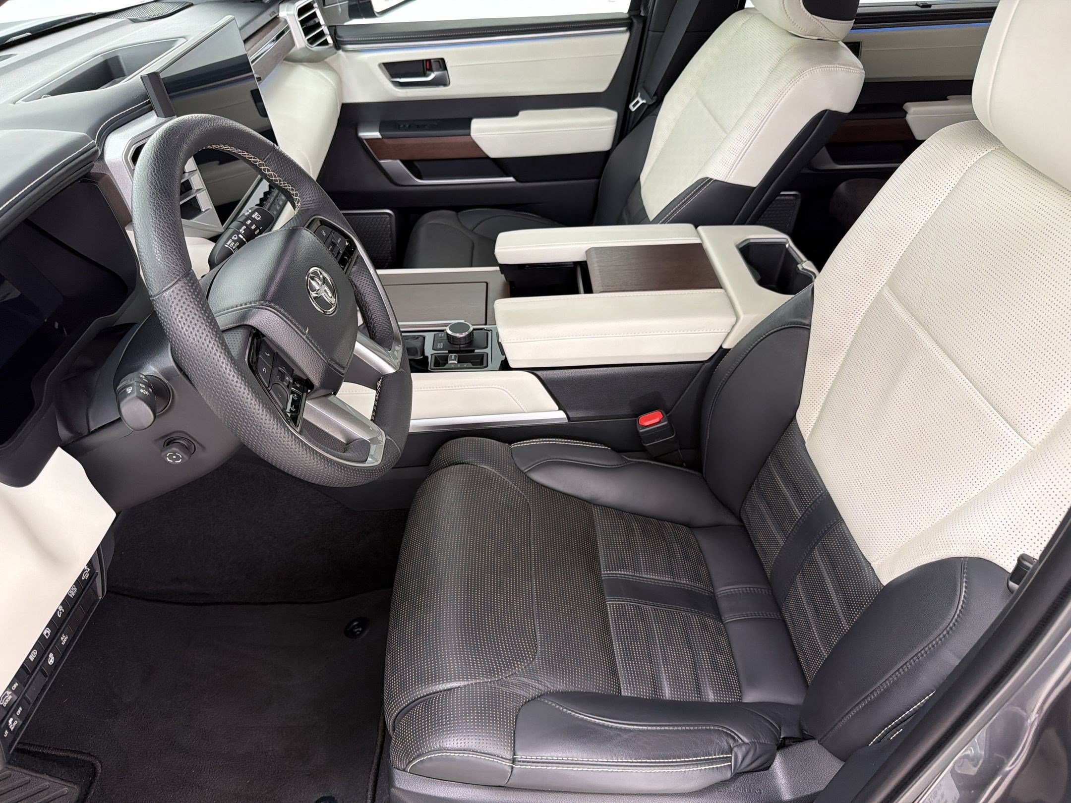 Used 2023 Toyota Sequoia Capstone AWD/4WD image 5