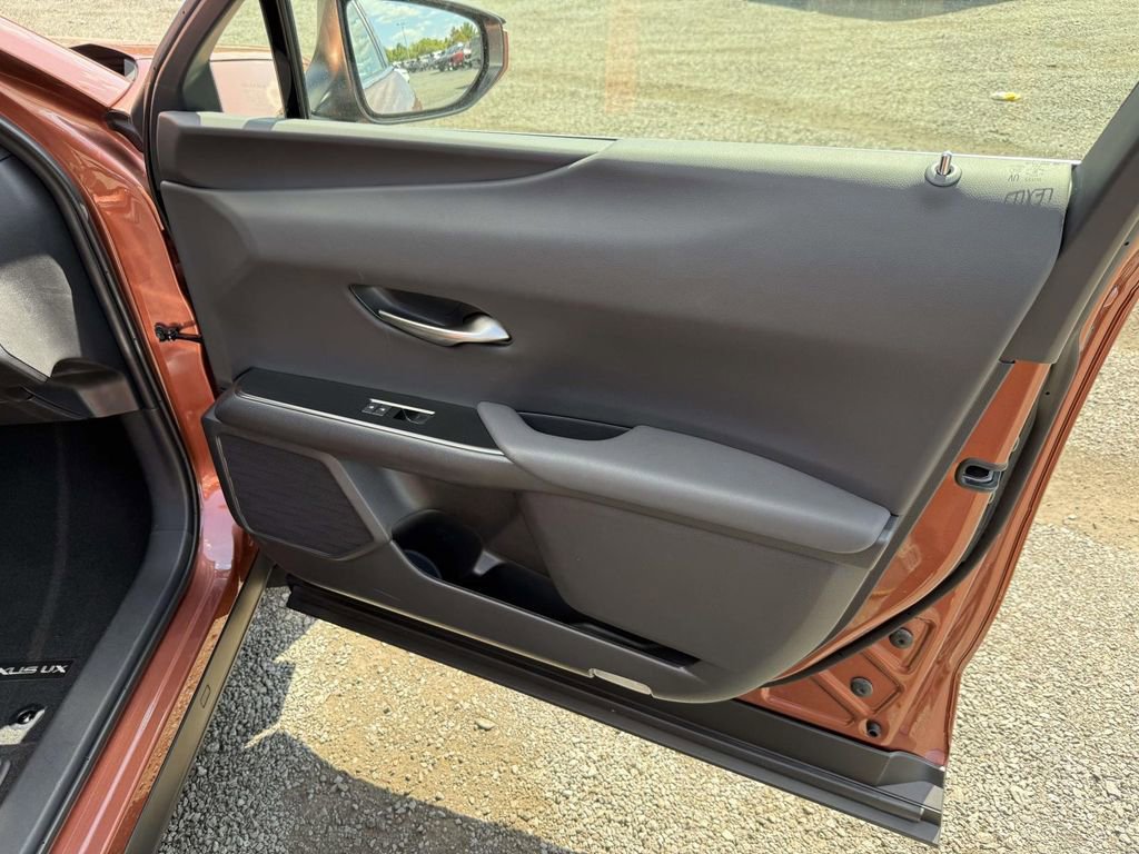 Used 2025 Lexus UX 300h AWD image 14