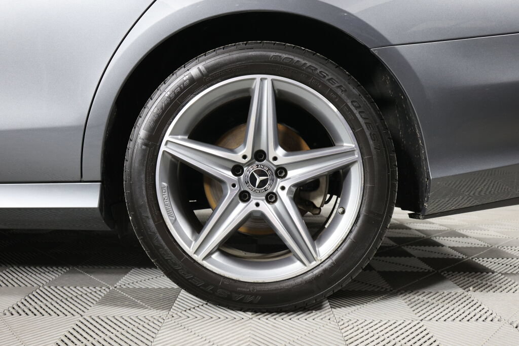 Used 2019 Mercedes-Benz E 300 4MATIC image 8