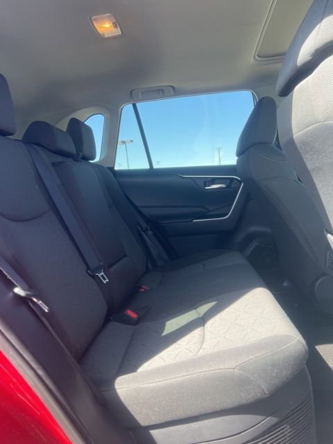 Used 2021 Toyota RAV4 XLE w/ Convenience Package image 31
