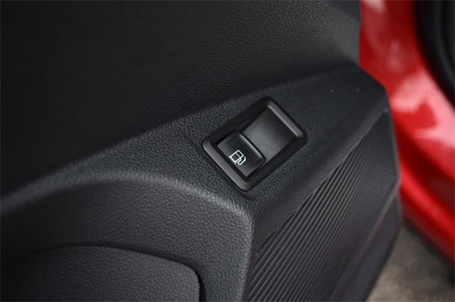 Certified 2022 Volkswagen Taos SEL w/ Panoramic Sunroof Package image 9