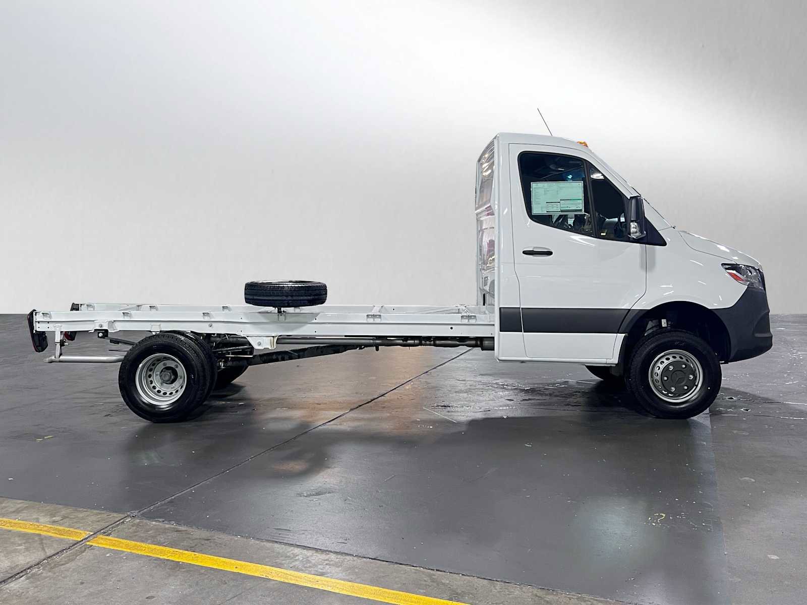 Used 2023 Mercedes-Benz Sprinter 3500 image 2