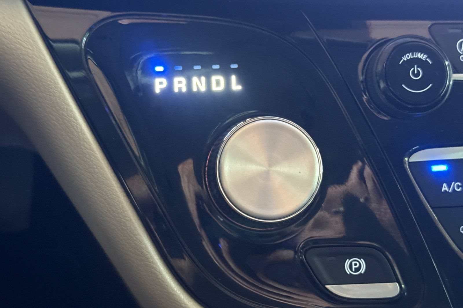 Used 2023 Chrysler Pacifica Touring-L FWD image 27