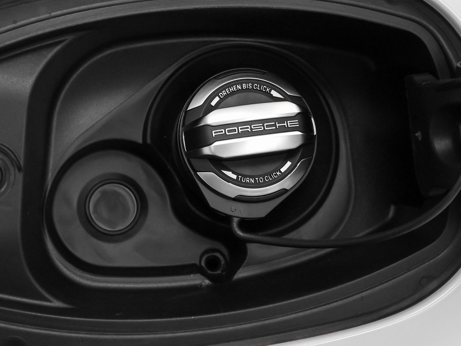 Certified 2025 Porsche Cayenne Coupe AWD/4WD image 15