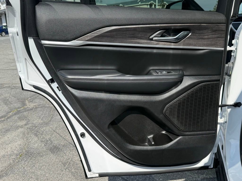 Certified 2024 Jeep Grand Cherokee Limited image 40