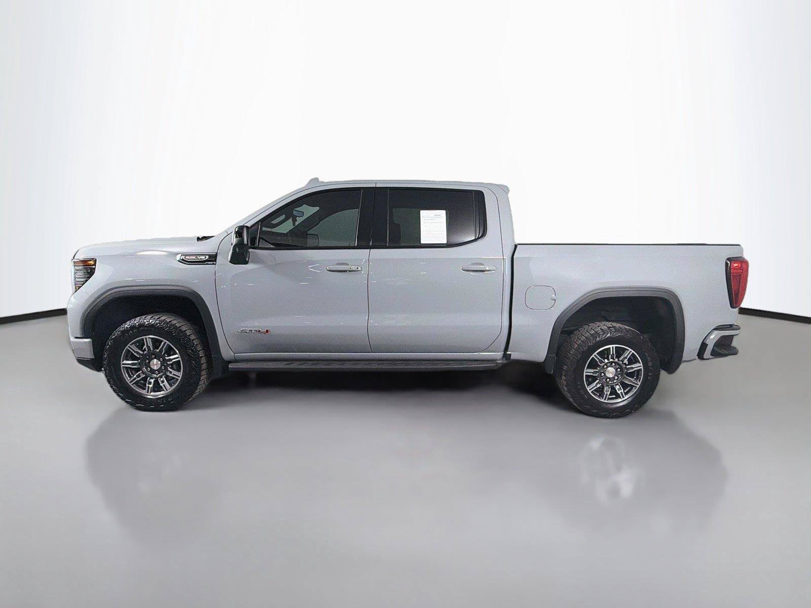 Used 2024 GMC Sierra 1500 AT4 w/ Technology Package AWD/4WD image 8