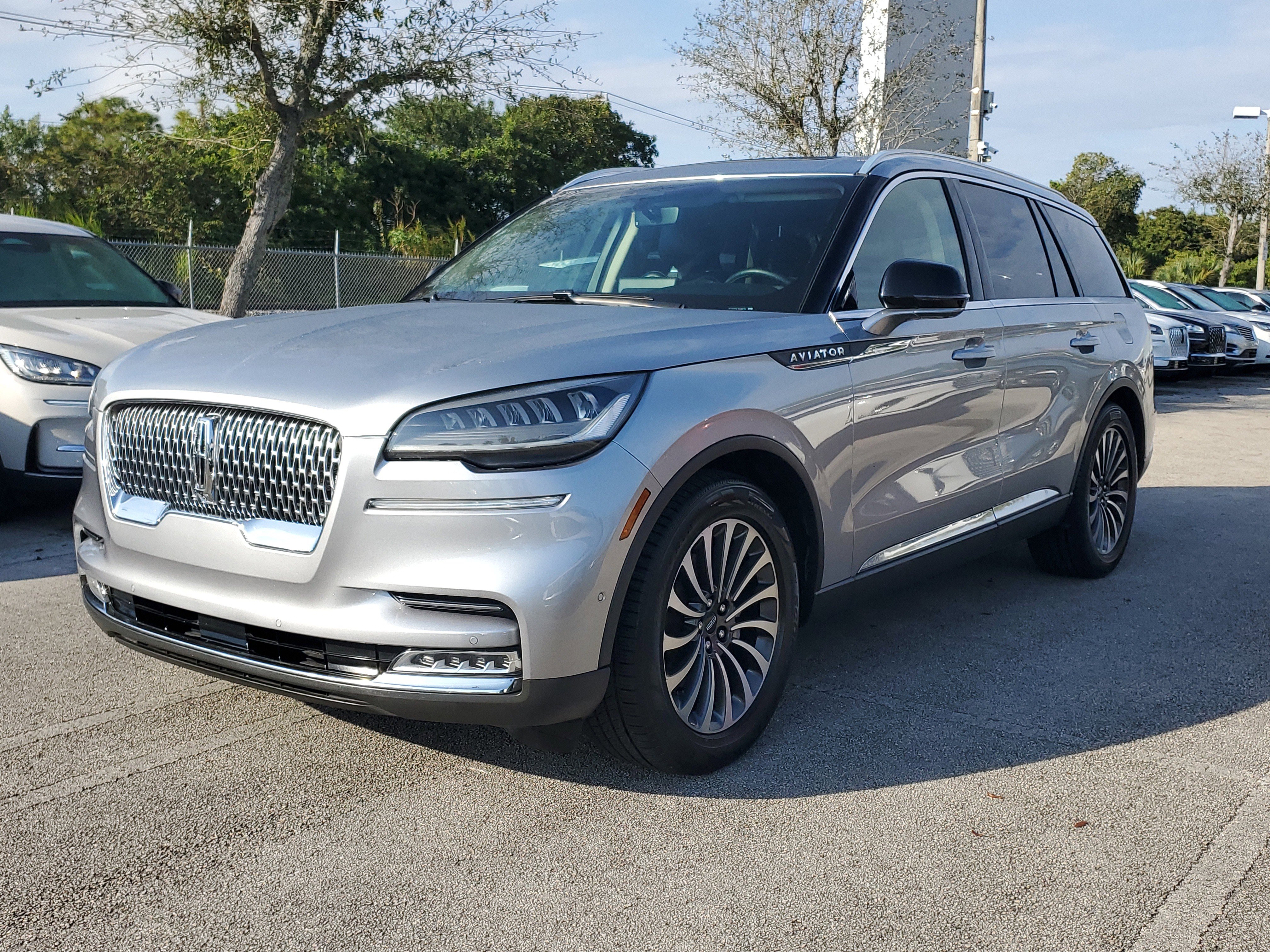 Certified 2020 Lincoln Aviator Reserve w/ Equipment Group 201A image 3