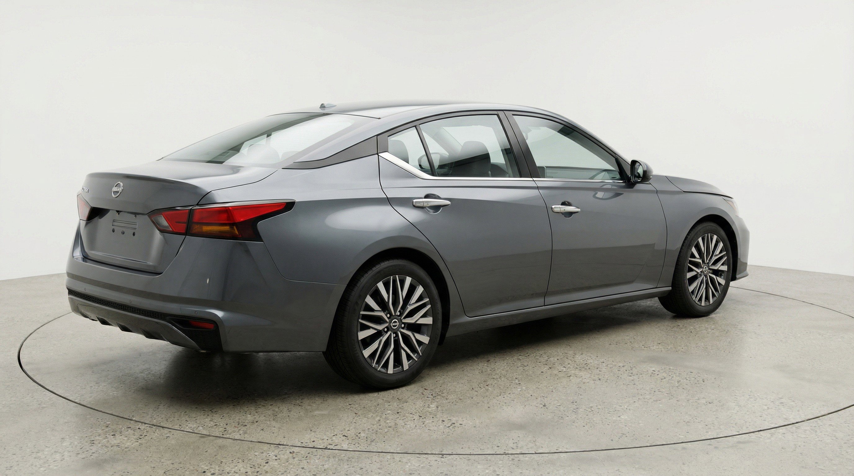 Used 2025 Nissan Altima 2.5 SV FWD image 9