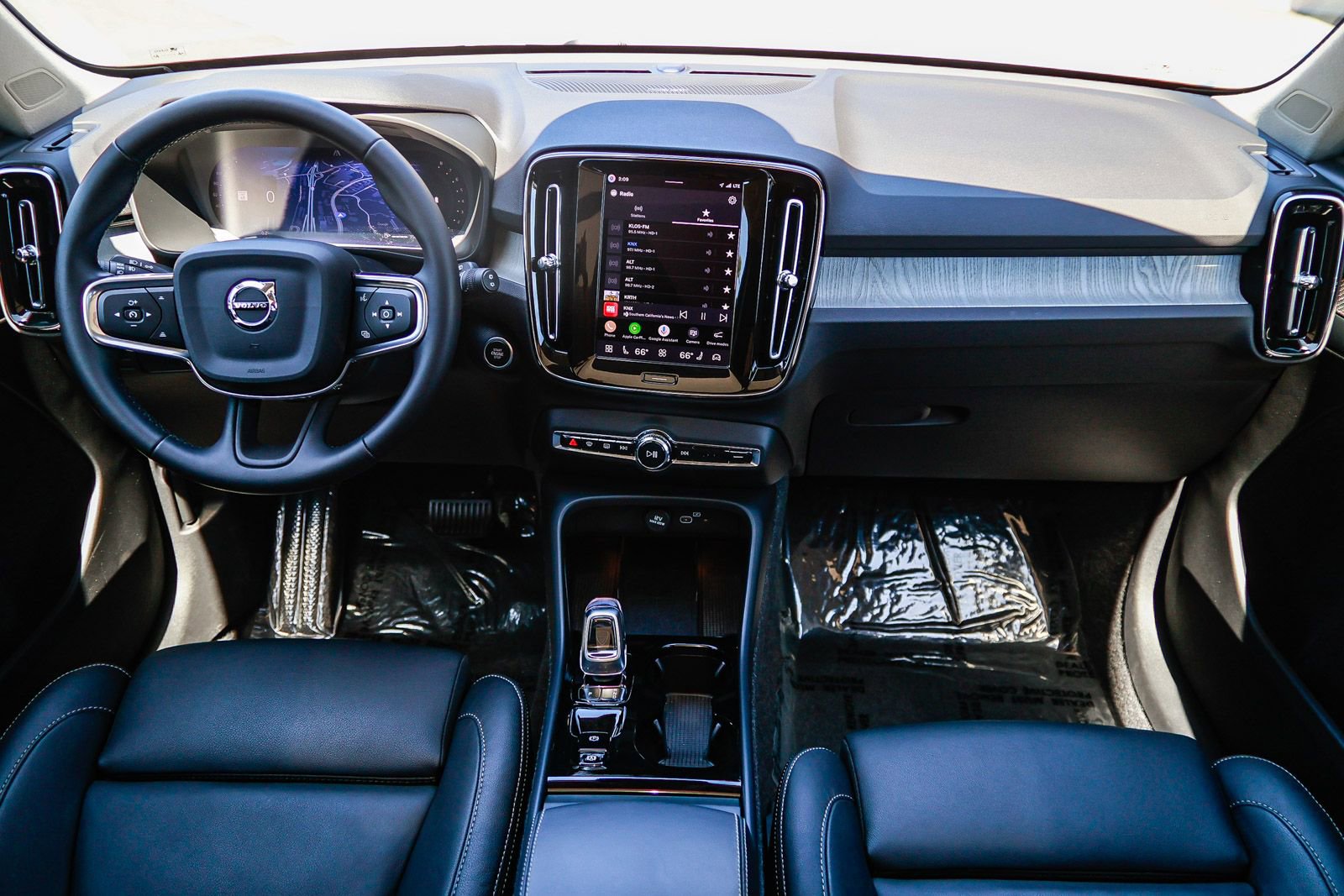 Used 2026 Volvo XC40 B5 Ultra image 13