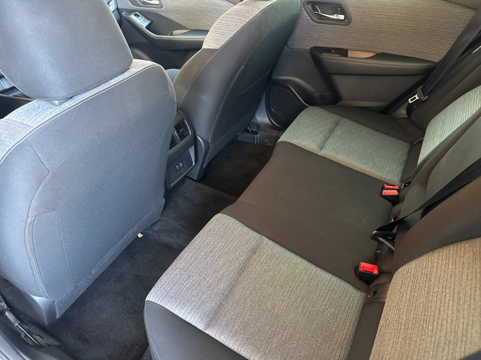 Used 2023 Nissan Rogue SV FWD image 14