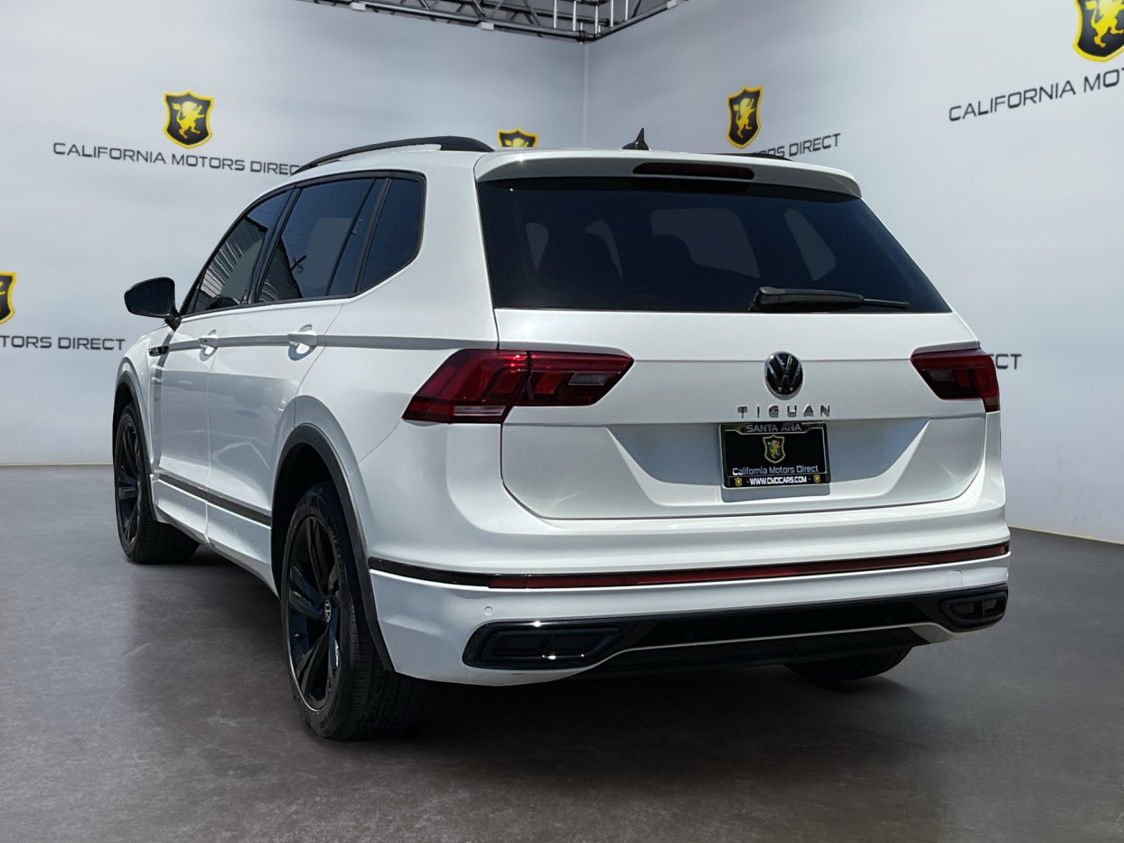 Used 2023 Volkswagen Tiguan SE R-Line FWD image 7