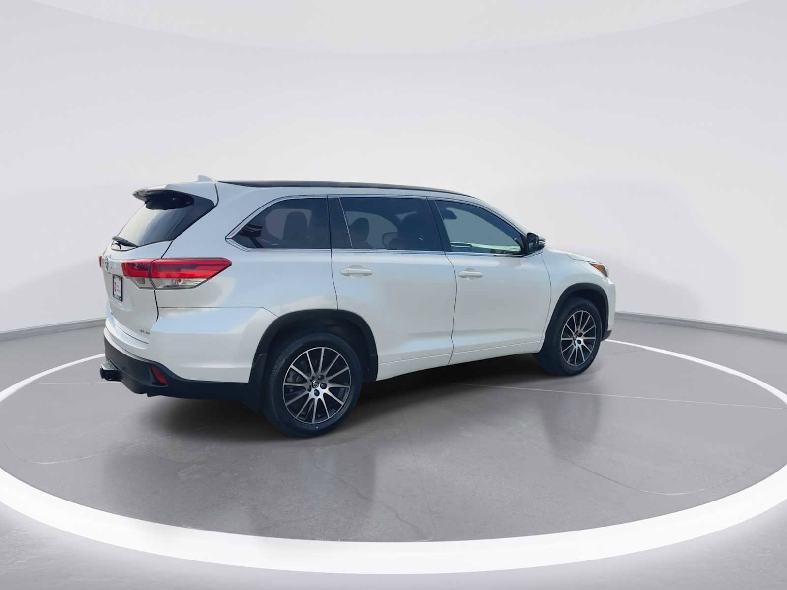 Certified 2017 Toyota Highlander SE AWD/4WD image 8