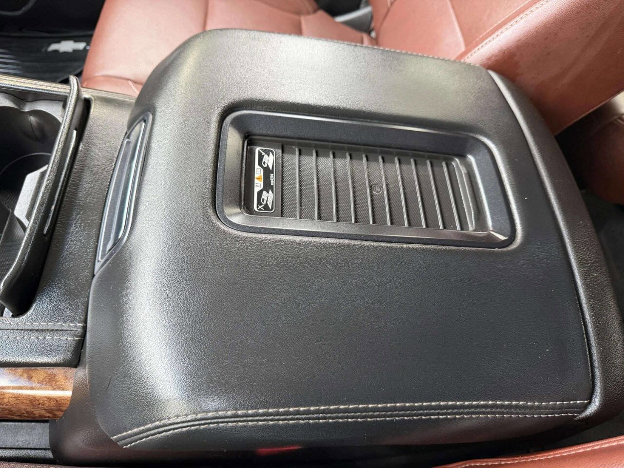 Used 2019 Chevrolet Suburban Premier w/ Premier Plus Edition image 54