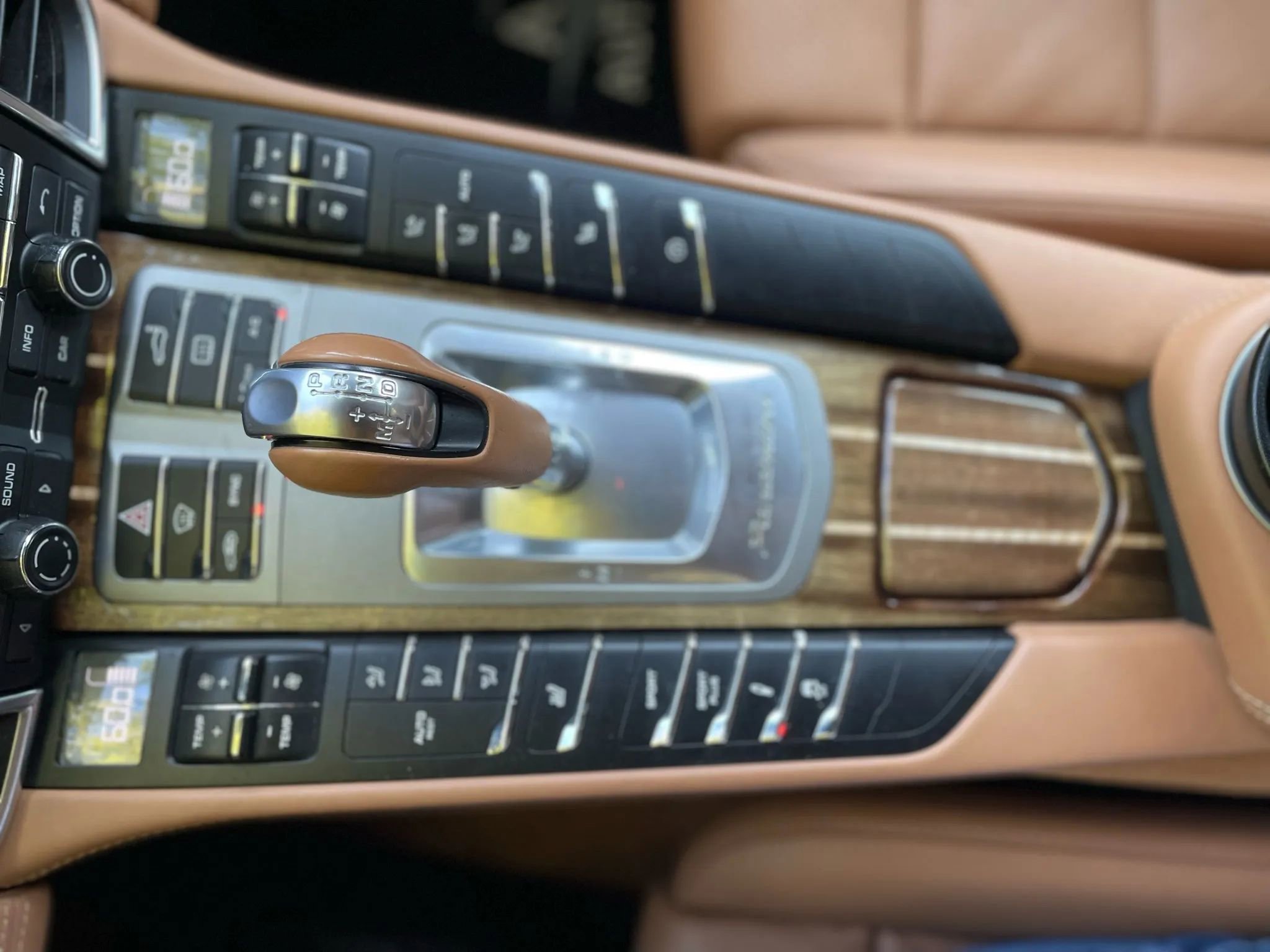 Used 2016 Porsche Panamera S image 29