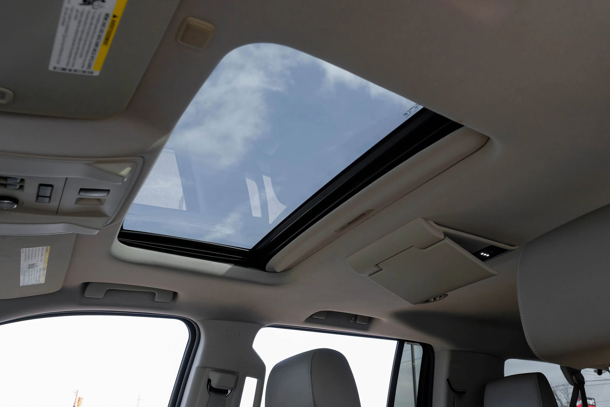 Used 2015 Chevrolet Suburban LTZ image 5