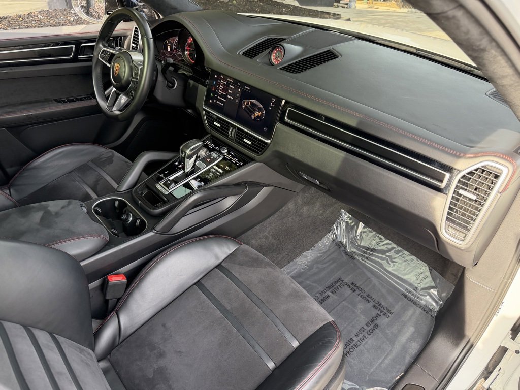 Used 2023 Porsche Cayenne GTS image 33