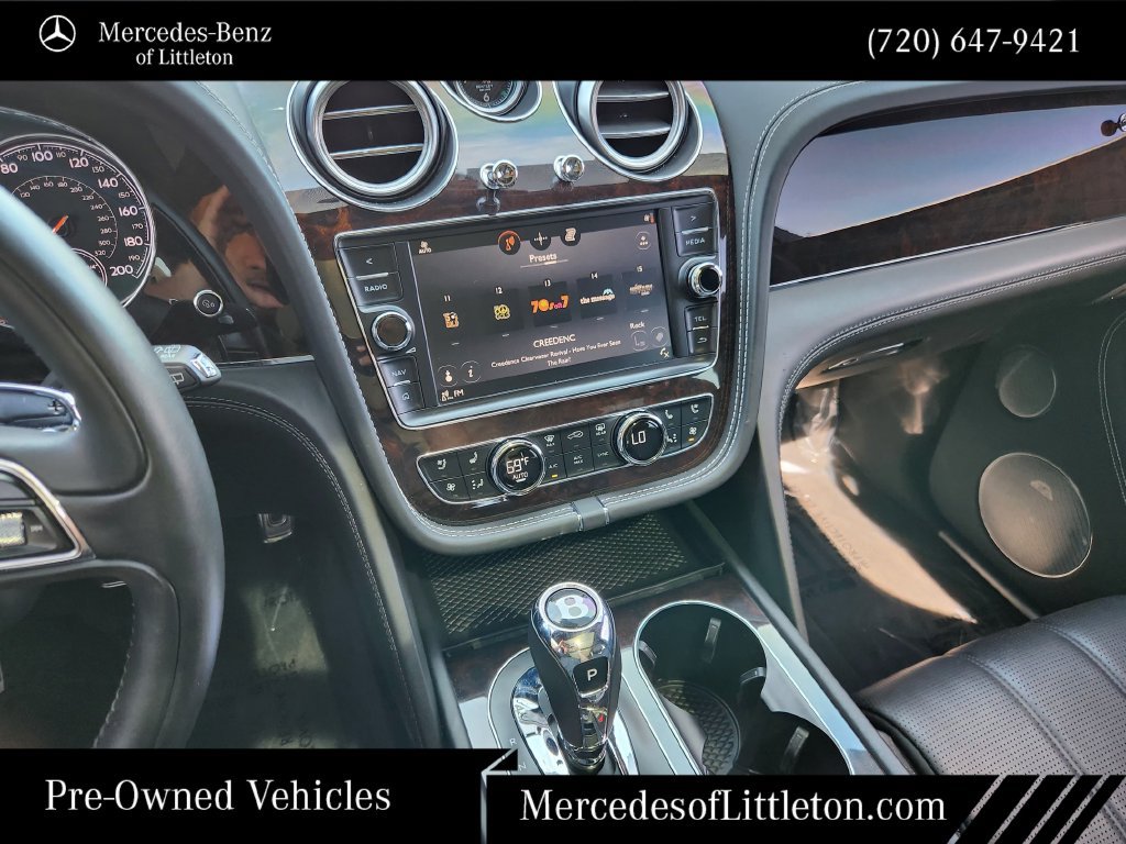 Used 2018 Bentley Bentayga AWD/4WD image 19