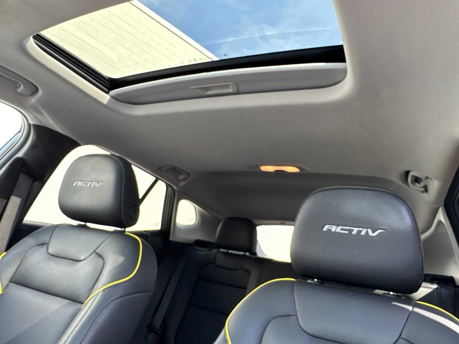 Used 2024 Chevrolet Trax ACTIV w/ Sunroof Package FWD image 30