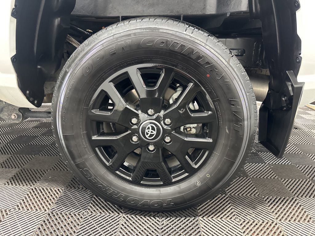 Used 2024 Toyota Tacoma SR5 AWD/4WD image 33