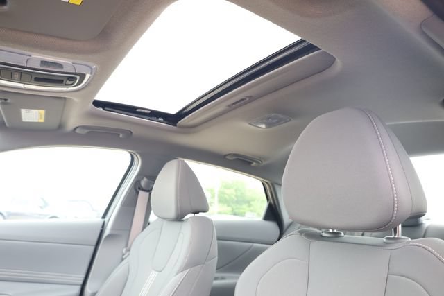 New 2026 Hyundai Elantra SEL Sport Premium FWD image 23