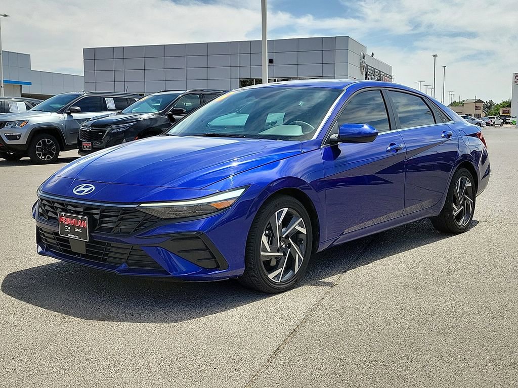Used 2025 Hyundai Elantra SEL FWD image 5