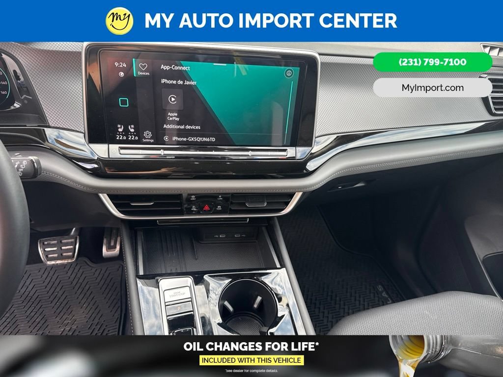 Used 2025 Volkswagen Atlas Peak Edition SE AWD/4WD image 19