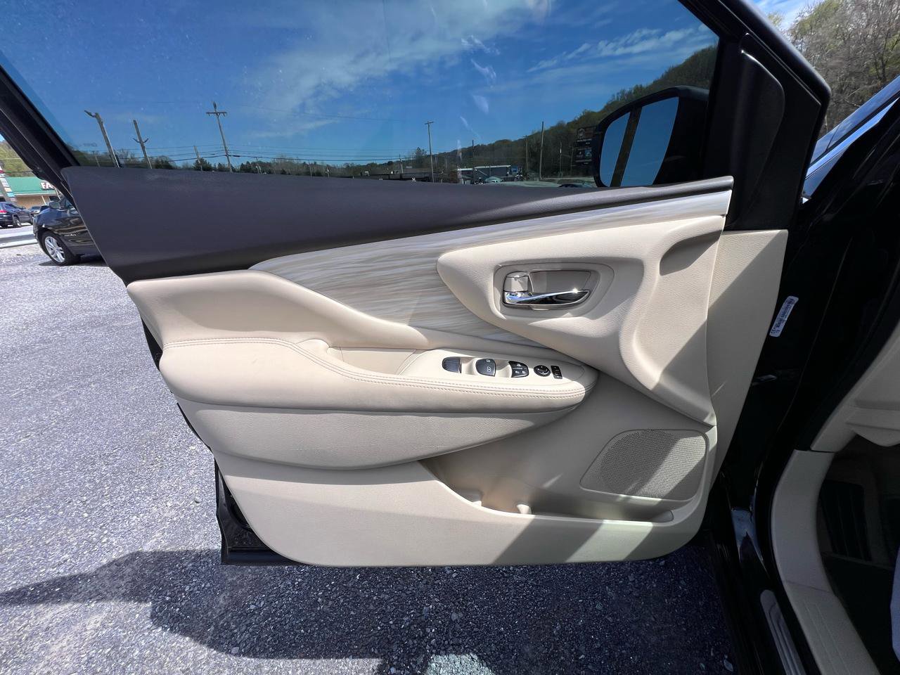 Used 2015 Nissan Murano S w/ Navigation Package AWD/4WD image 19