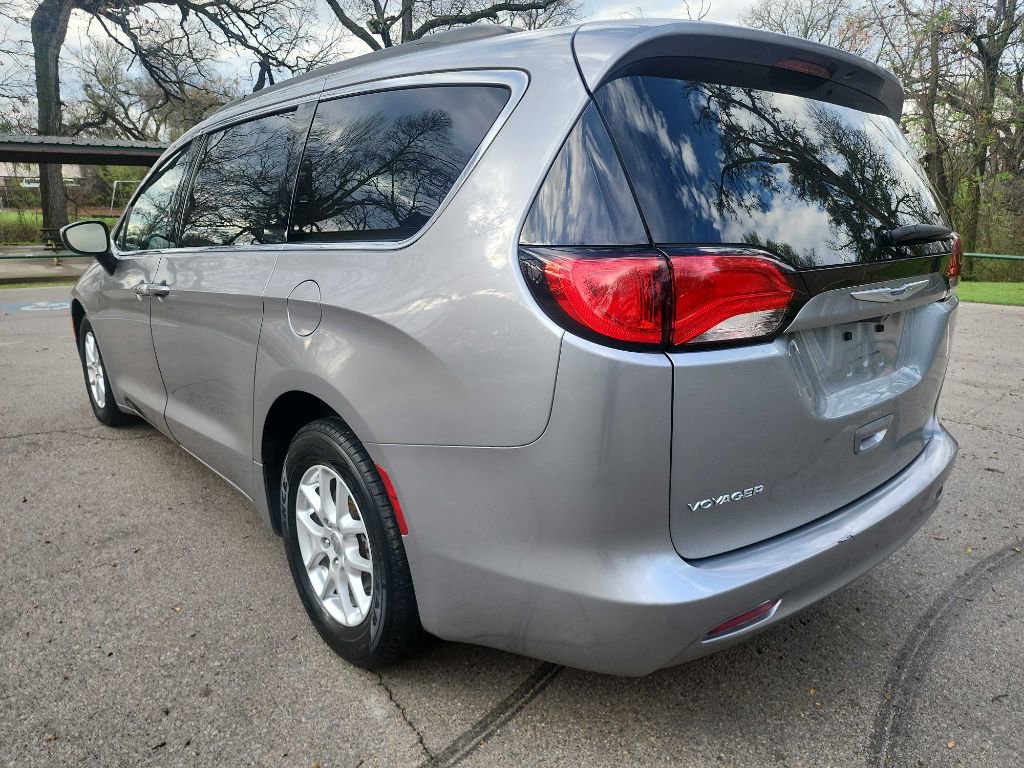 Used 2020 Chrysler Voyager Lxi image 5