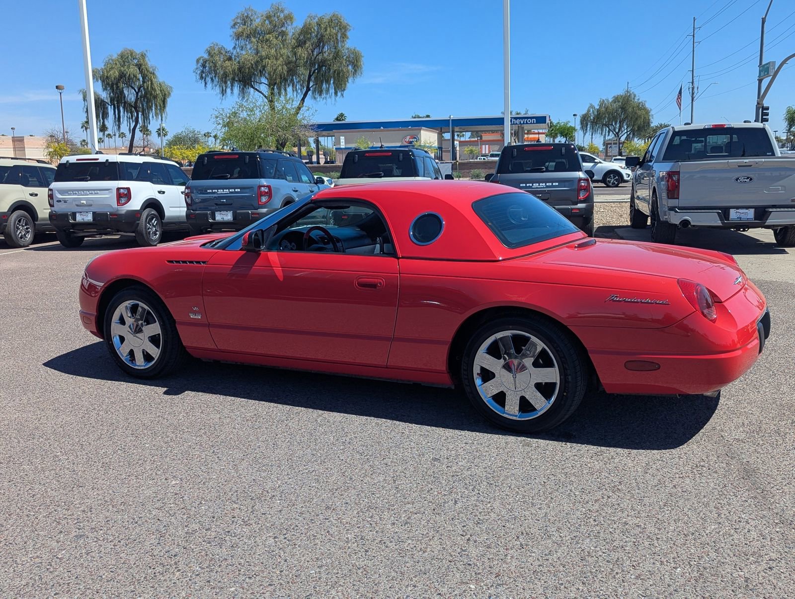Used 2003 Ford Thunderbird image 31