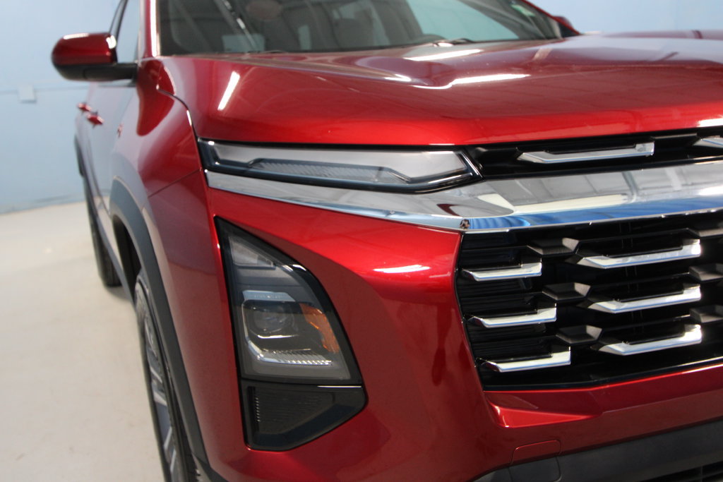 Used 2026 Chevrolet Equinox LT FWD image 32
