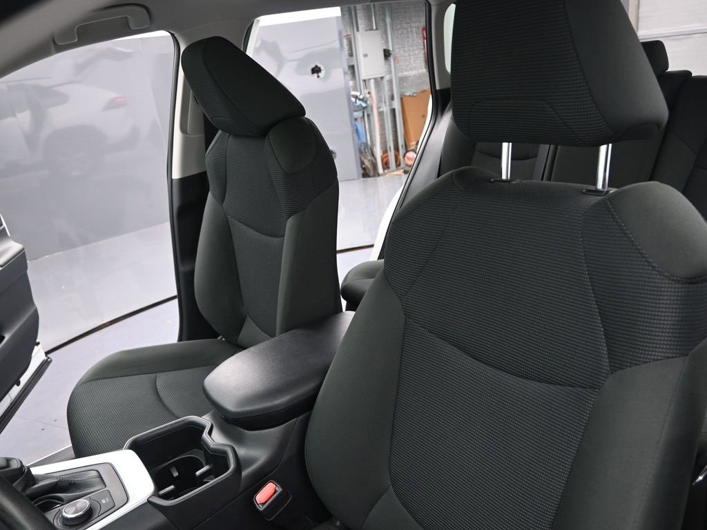 Used 2025 Toyota RAV4 LE image 9